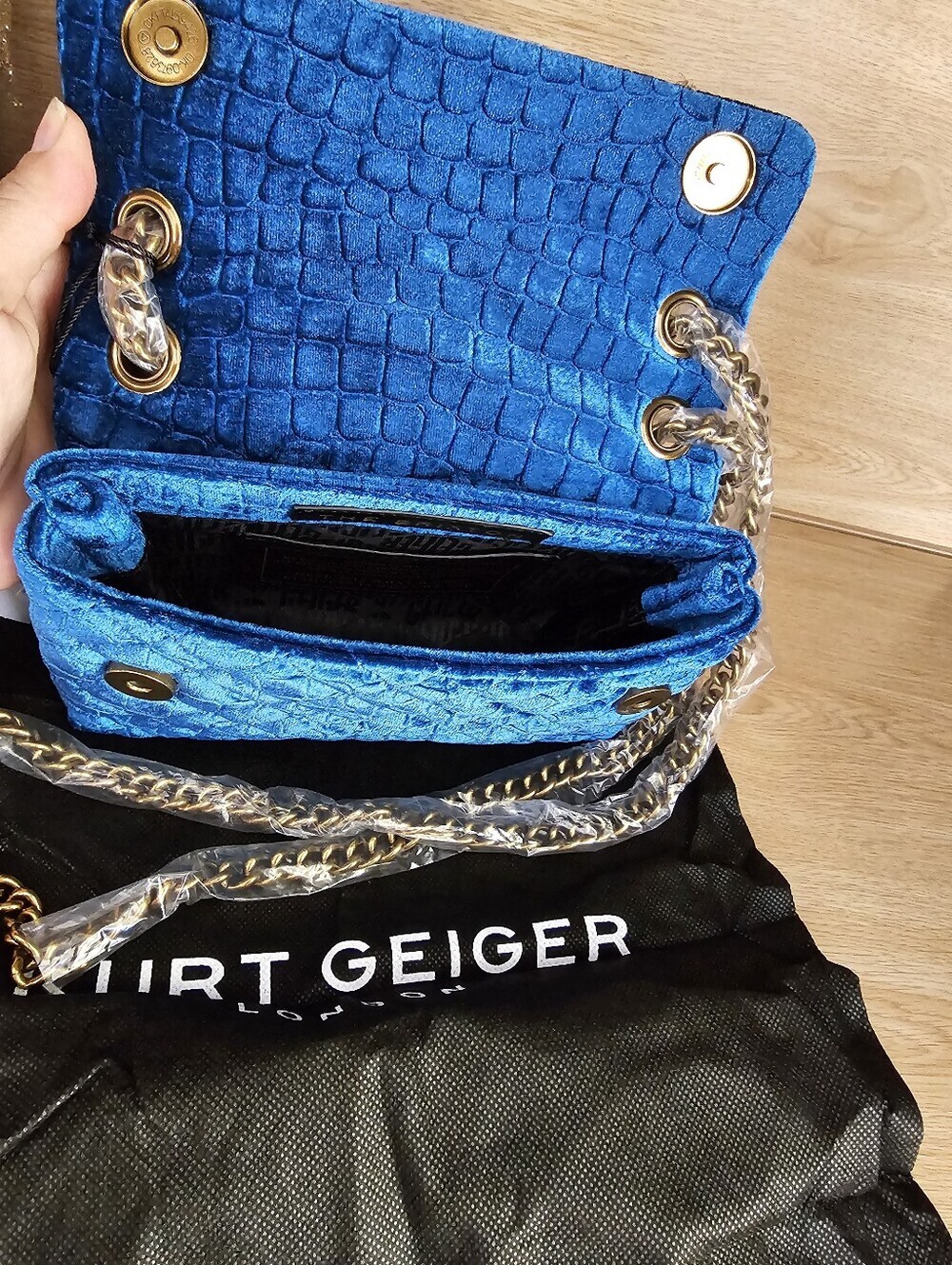 Kurt Geiger Londond Brixton Velvet Shoulder Bag. - Picture 12 of 12